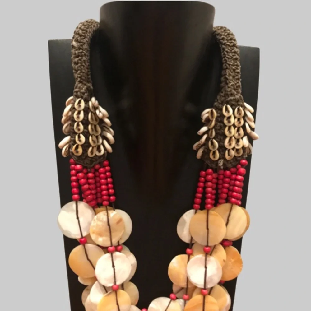 ‼️💥PRICE DROP ☄️ Handmade decorative necklaces with shells and wooden beads.